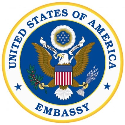 Cocktails serveret af bartender ved Den Amerikanske Ambassade